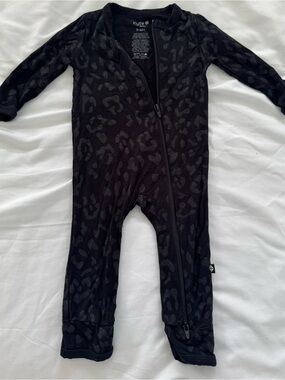 Kyte BABY Black Leopard Zip Footie